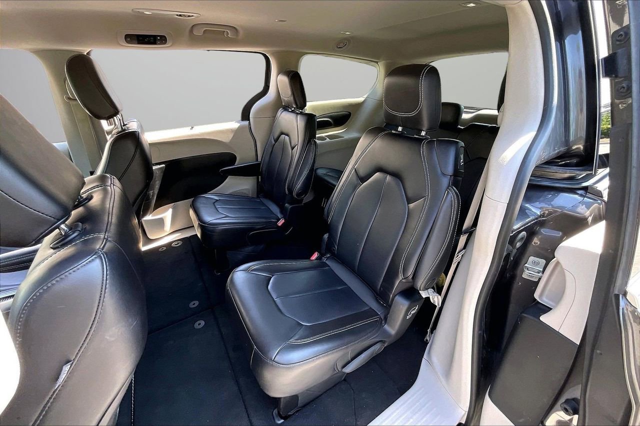 Certified 2023 Chrysler Pacifica Touring-L FWD image 22