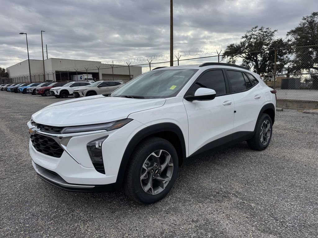 New 2026 Chevrolet Trax LT w/ Sunroof Package video 3