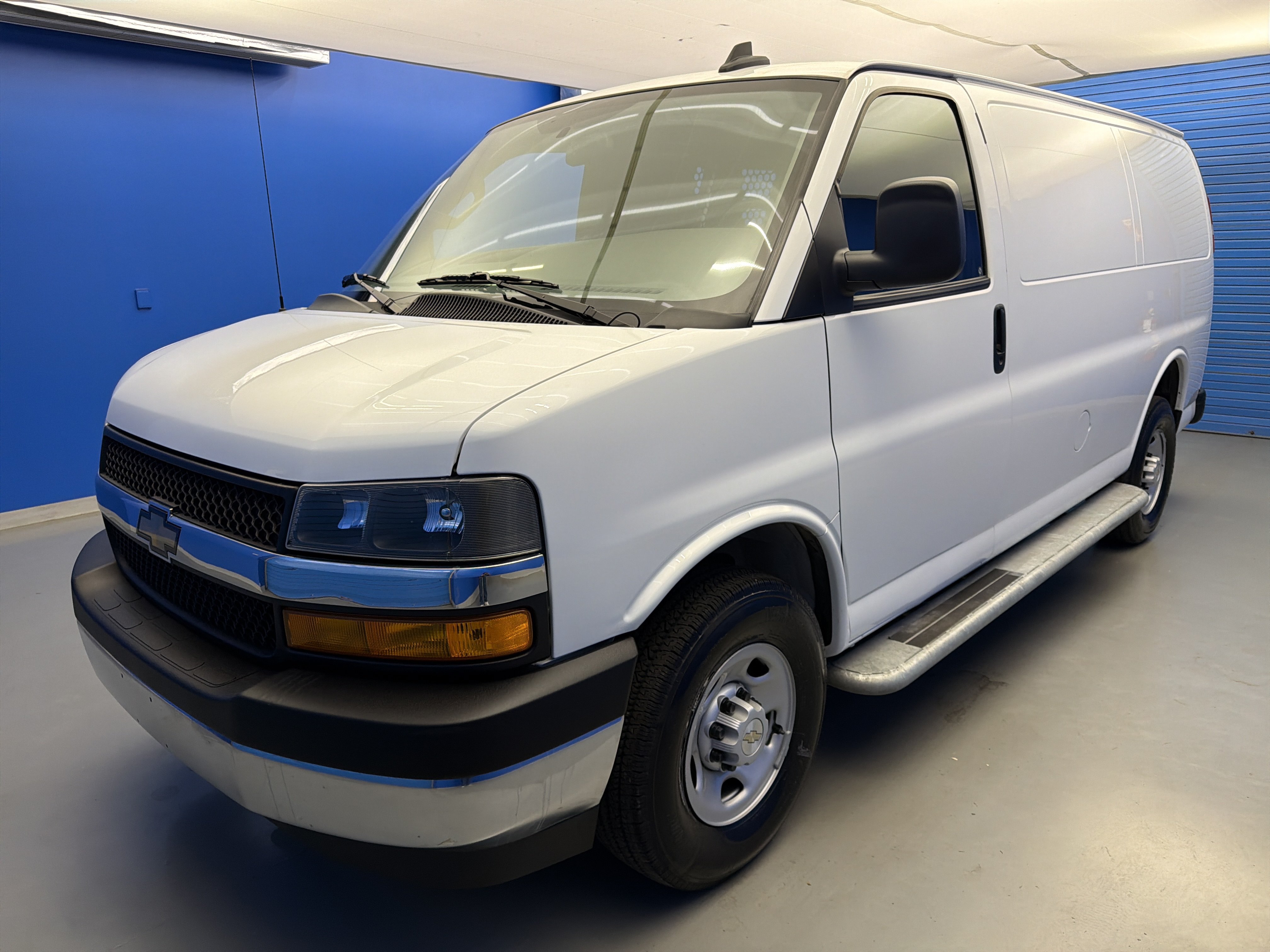 Used 2024 Chevrolet Express 2500 w/ Driver Convenience Package RWD image 5