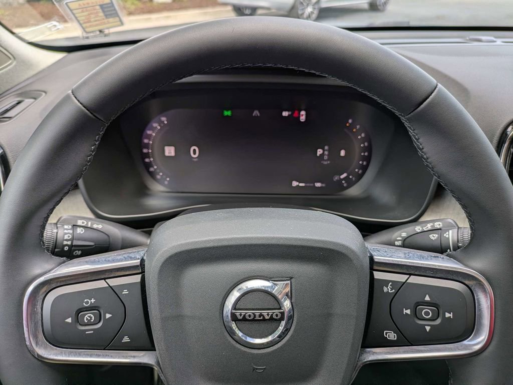 Used 2023 Volvo XC40 B5 Plus w/ Protection Package Premier image 37