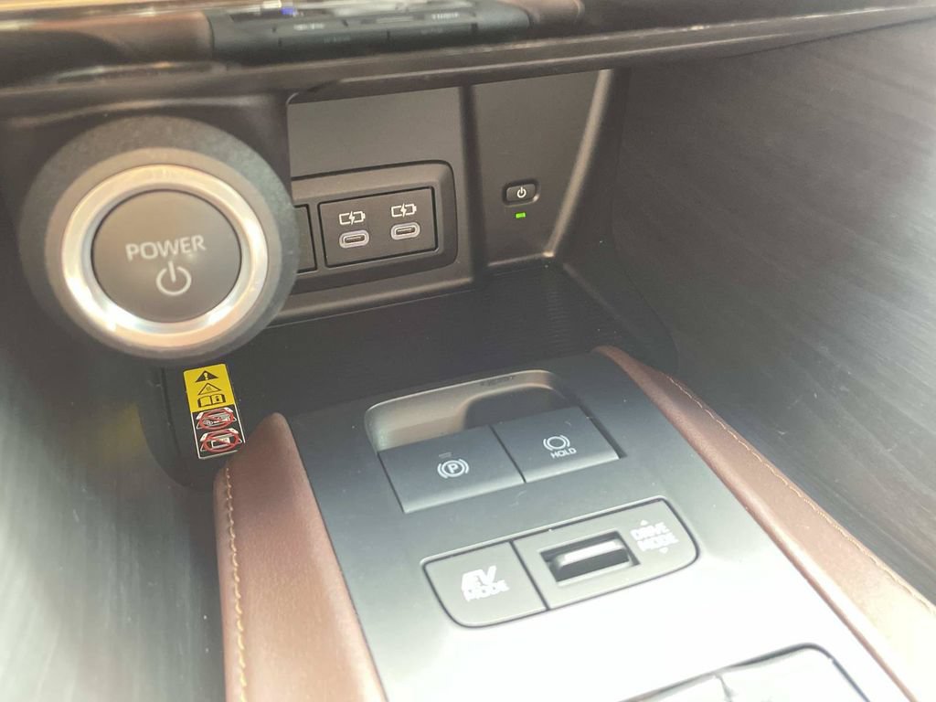 Used 2024 Toyota Venza XLE AWD/4WD image 41