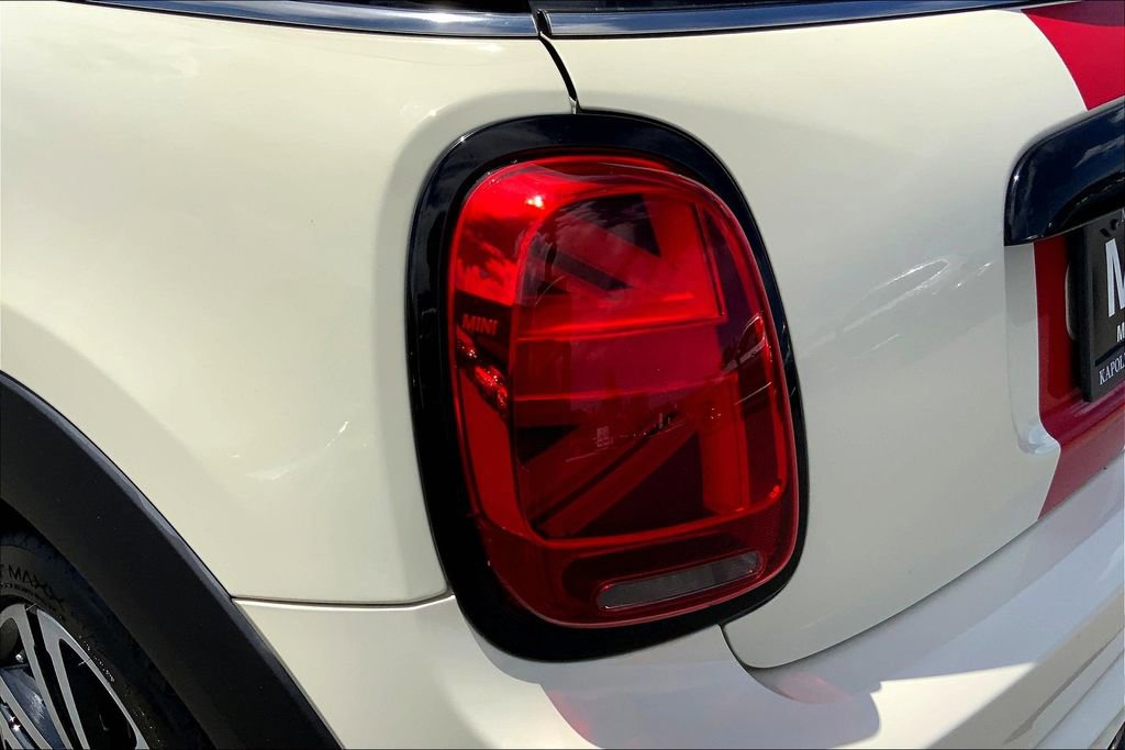 Used 2019 MINI Cooper S w/ Signature Upholstery Package image 29