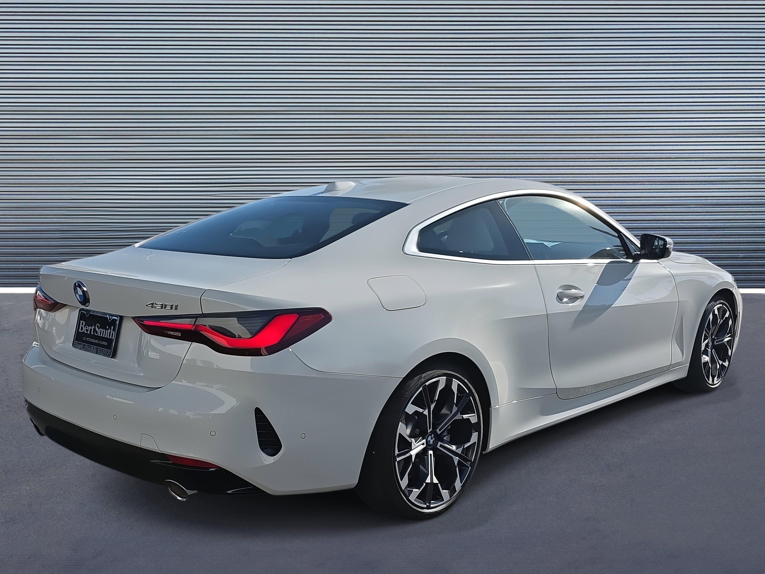 Used 2025 BMW 430i Coupe w/ Premium Package image 3