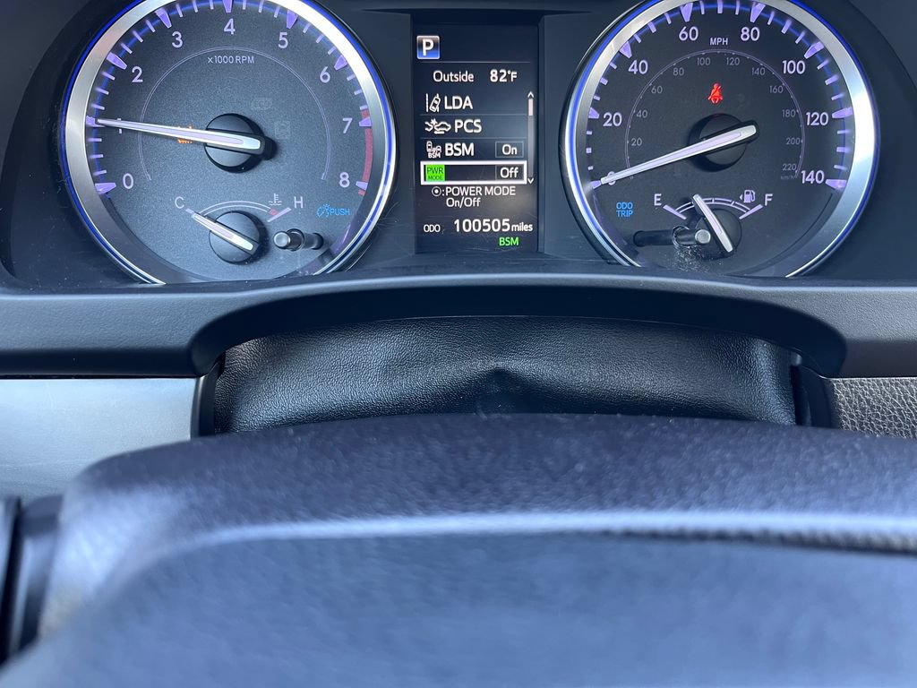 Used 2019 Toyota Highlander SE w/ Nightshade Edition AWD/4WD image 12