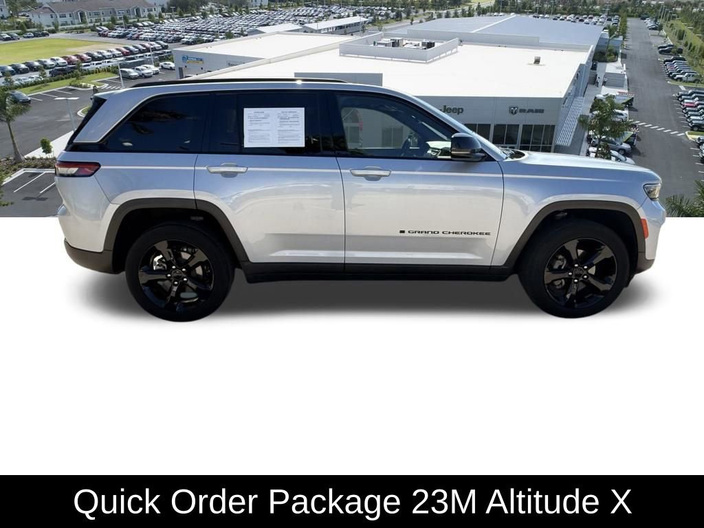 Certified 2023 Jeep Grand Cherokee Altitude AWD/4WD image 3