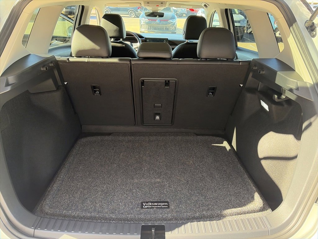 Certified 2025 Volkswagen Taos SE image 14