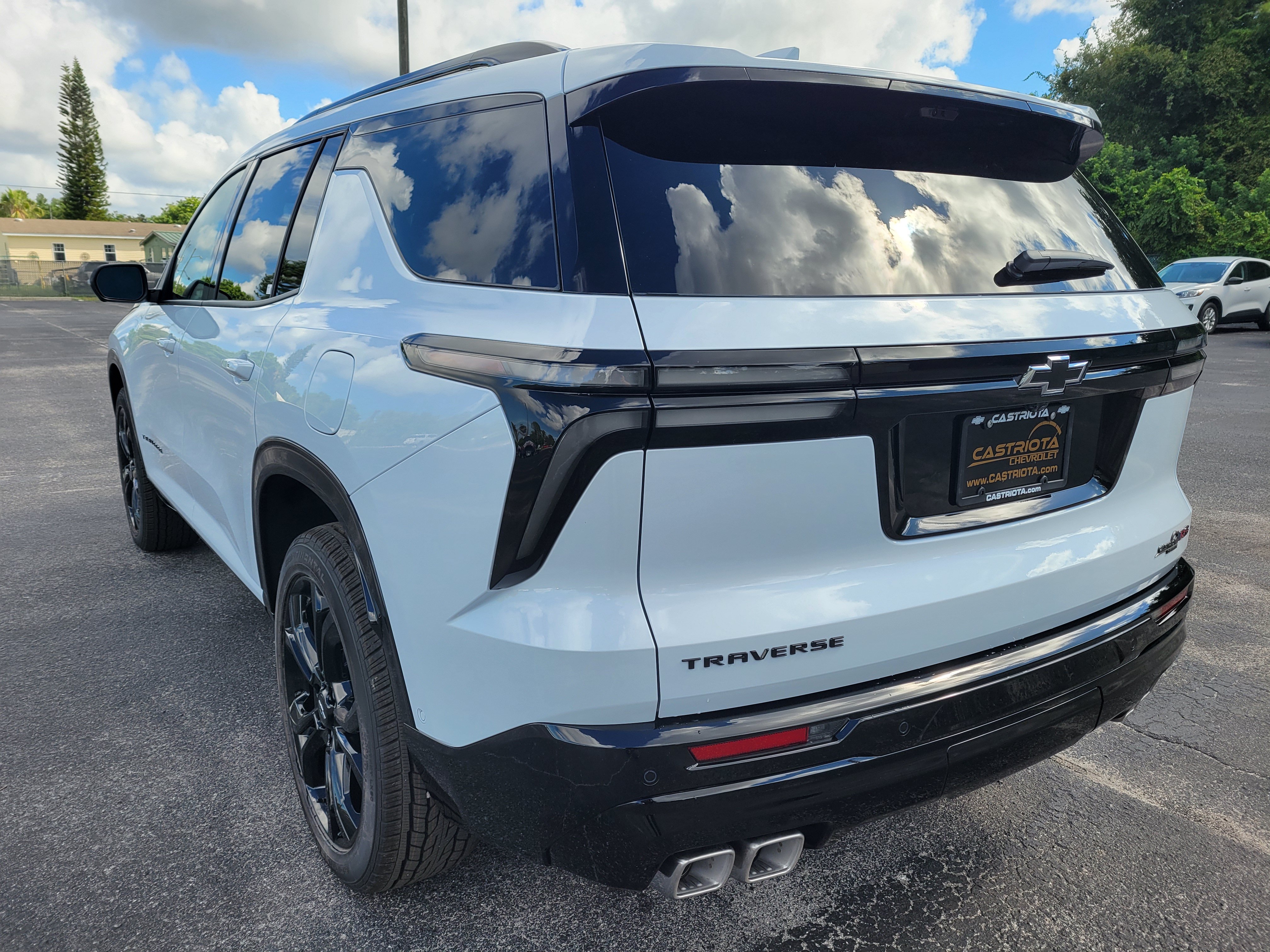 New 2027 Chevrolet Traverse RS w/ LPO, Floor Liner Package FWD image 10