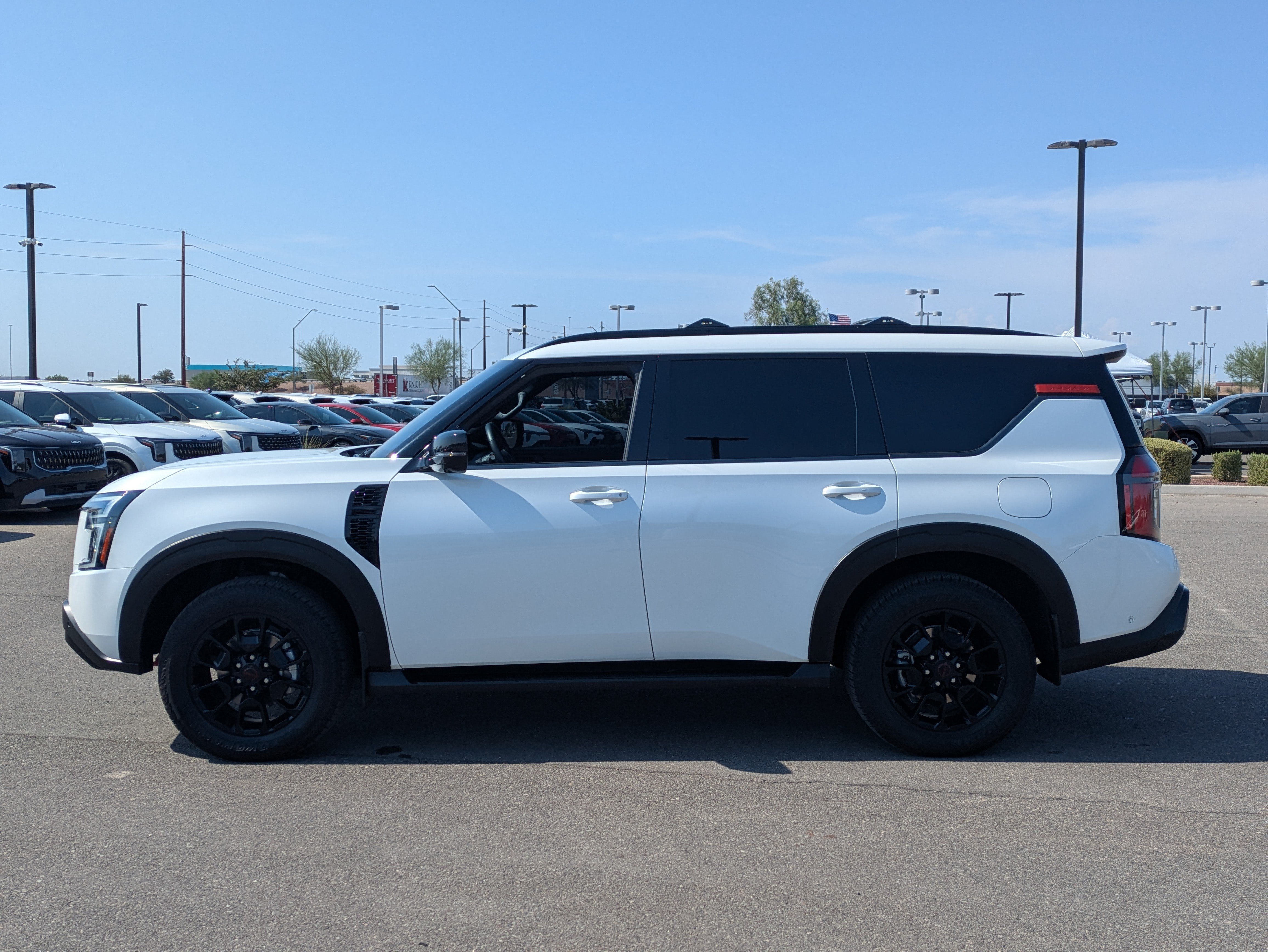 Used 2025 Nissan Armada PRO-4X w/ Pro-4X Premium Package AWD/4WD image 2
