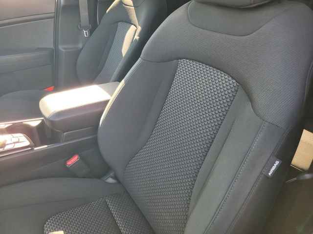 Used 2025 Kia Sportage LX image 11