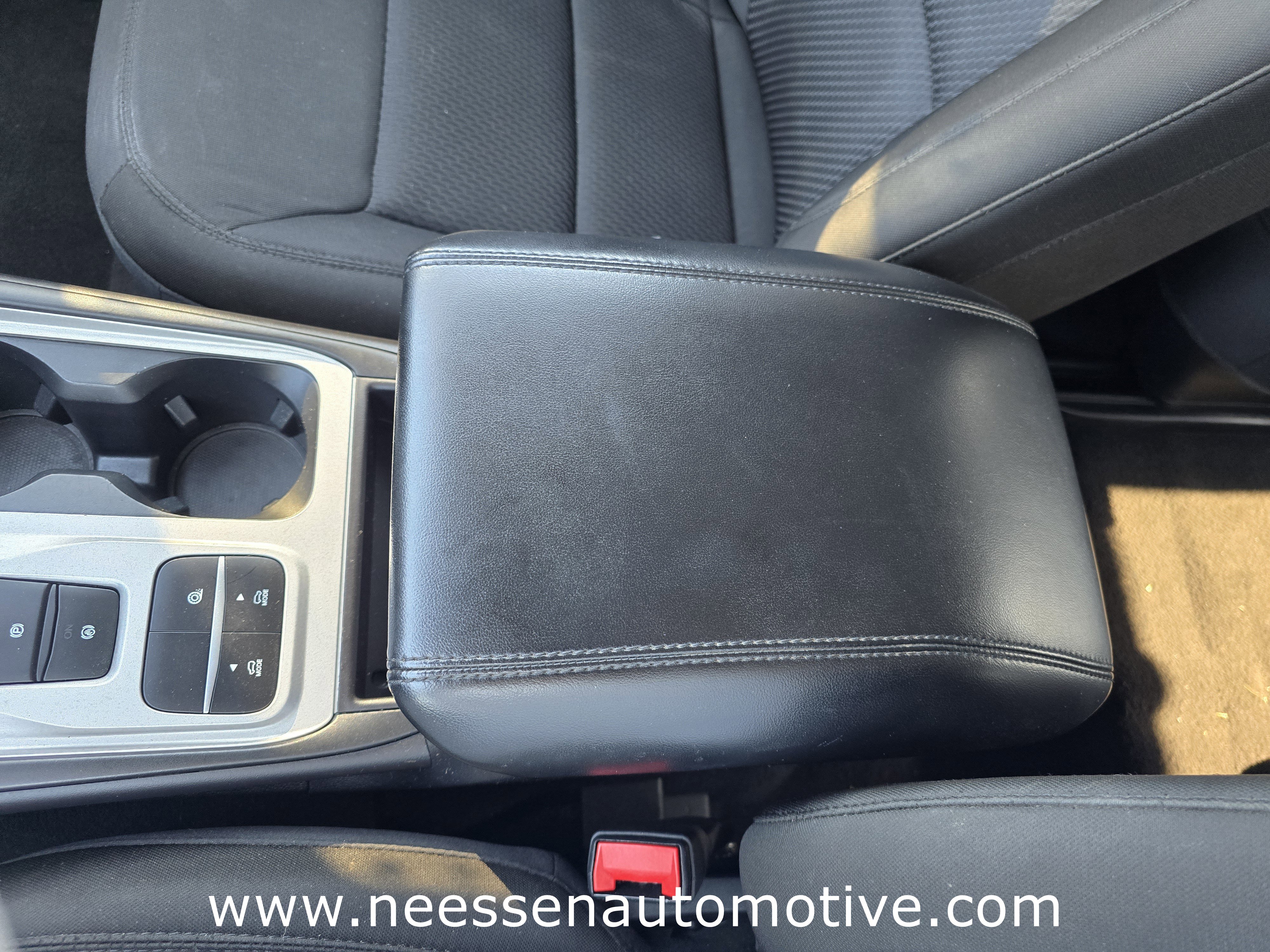 Used 2022 Ford Explorer XLT image 32