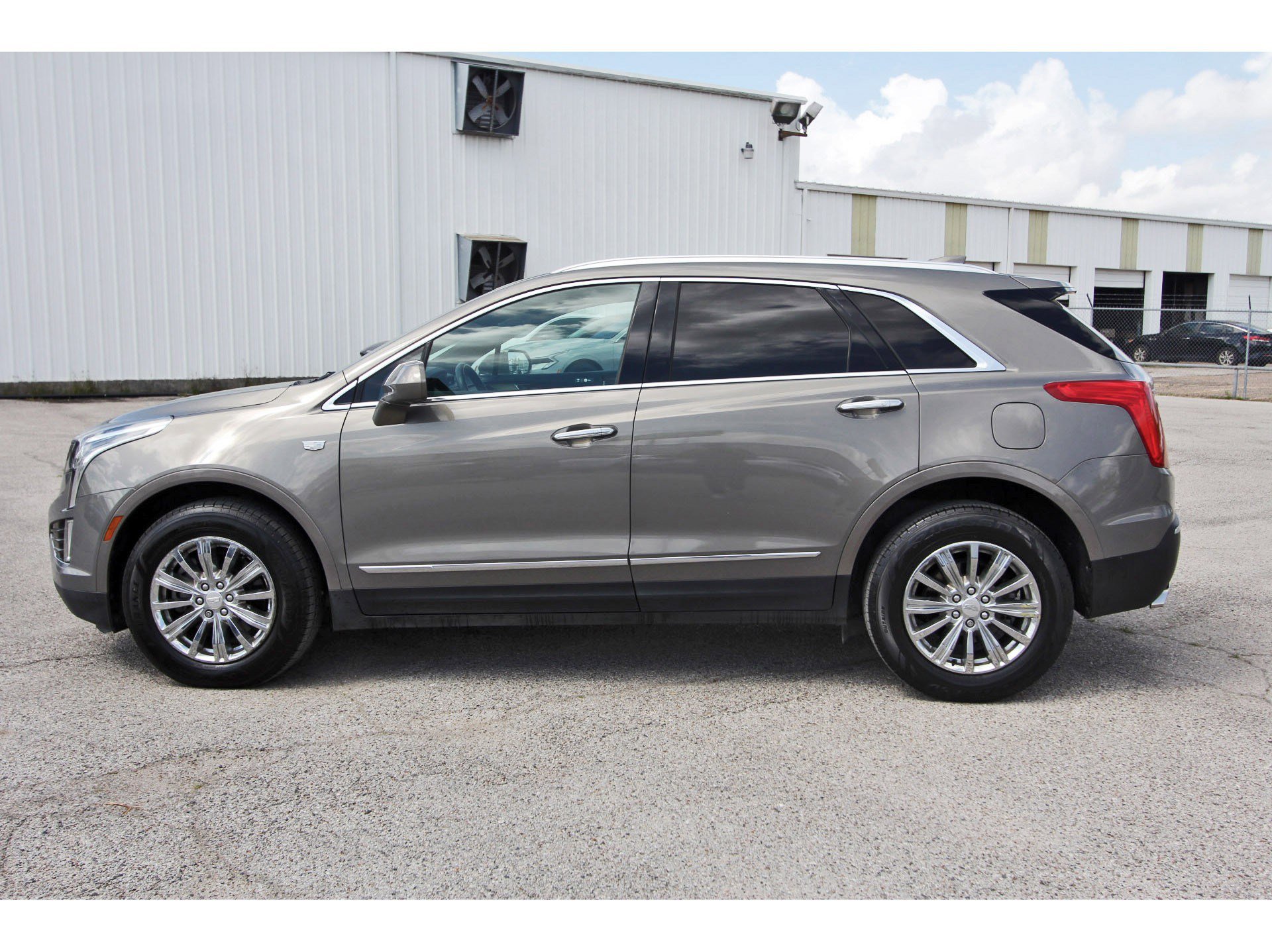 Used 2017 Cadillac XT5 Luxury w/ Driver Awareness Package image 4