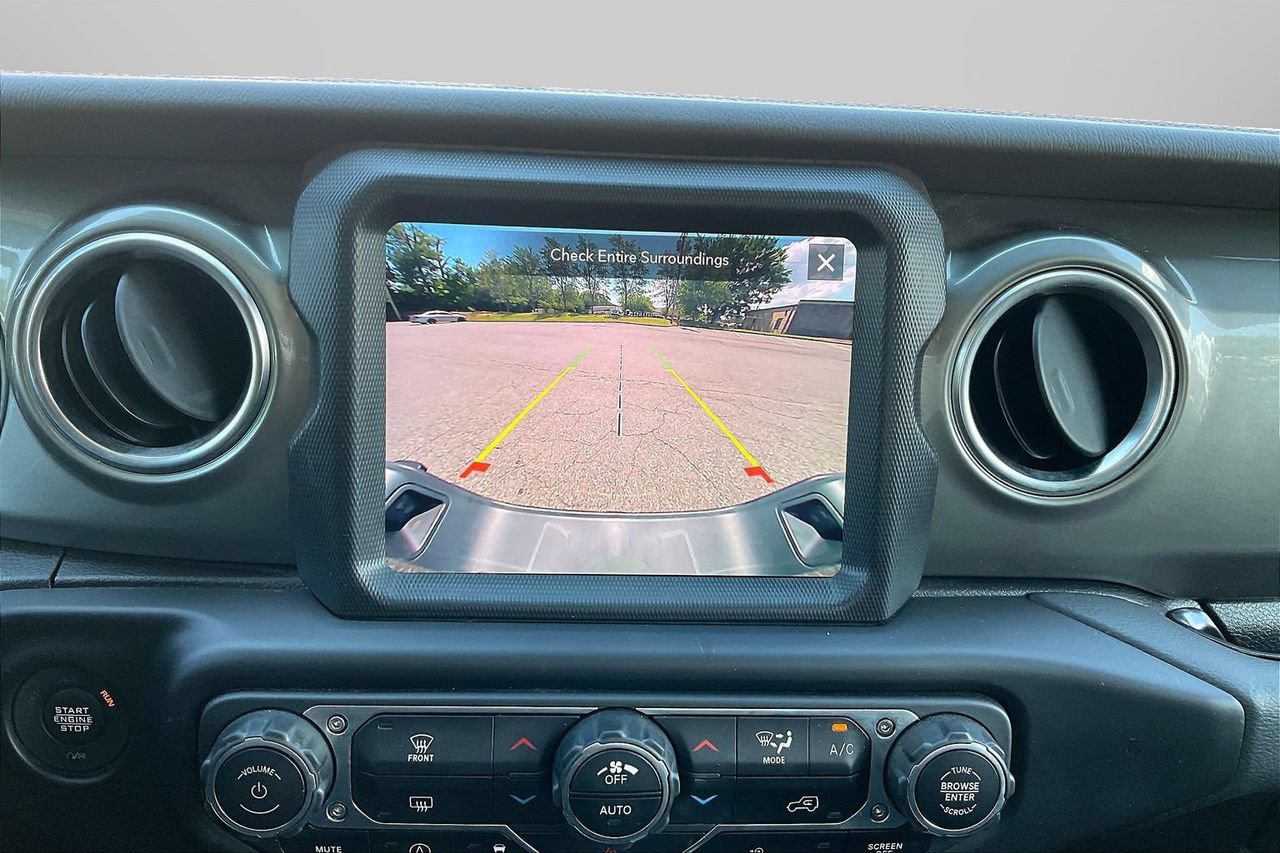 Used 2023 Jeep Gladiator Overland AWD/4WD image 14