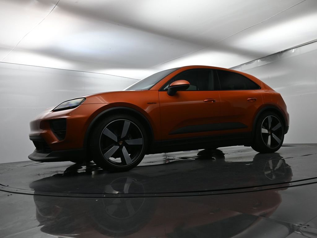 Certified 2025 Porsche Macan Electric image 45