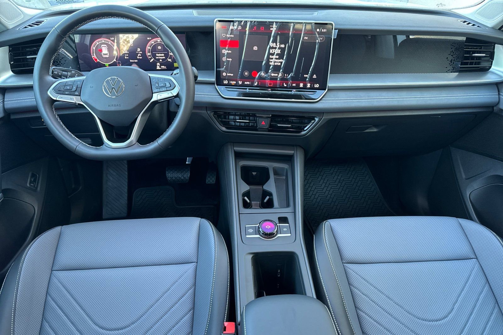 New 2026 Volkswagen Tiguan SE FWD image 13