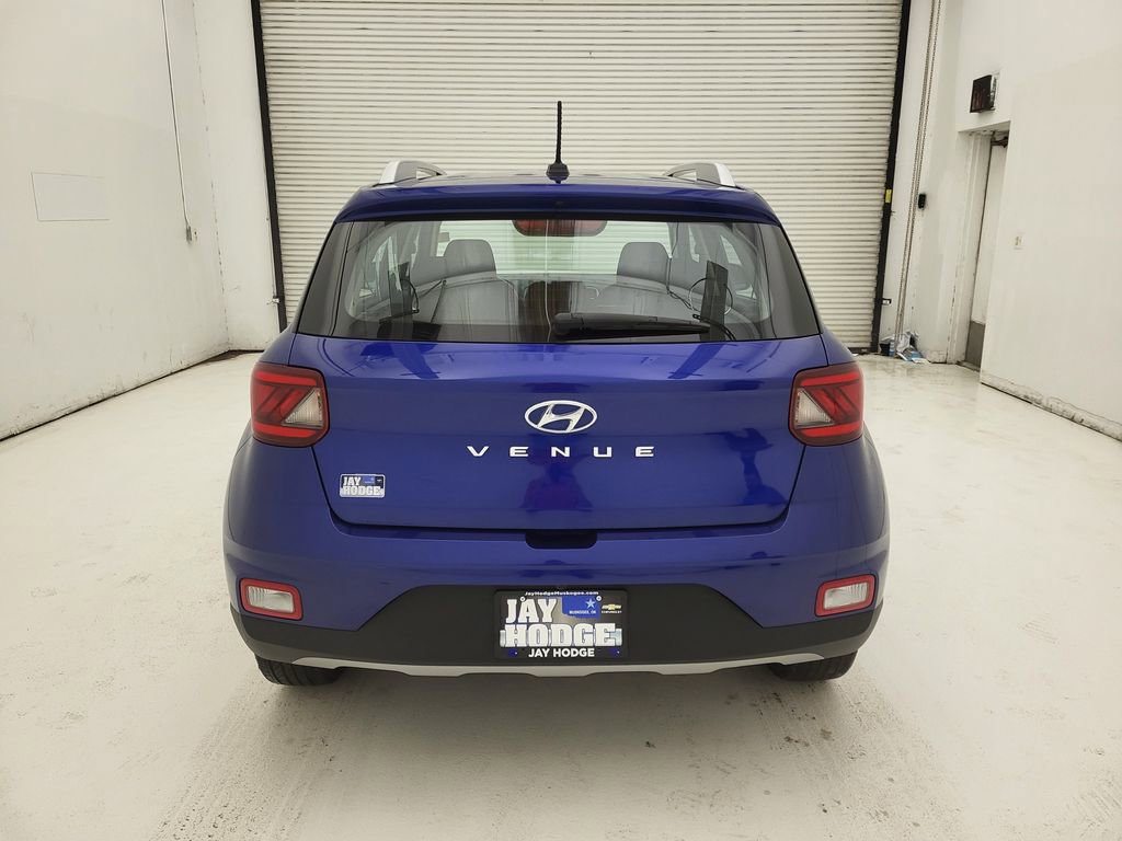 Used 2025 Hyundai Venue SEL image 14