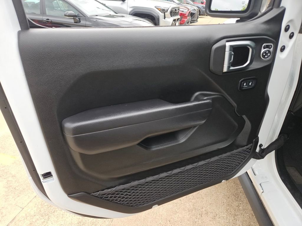 Used 2025 Jeep Wrangler Unlimited Rubicon AWD/4WD image 14