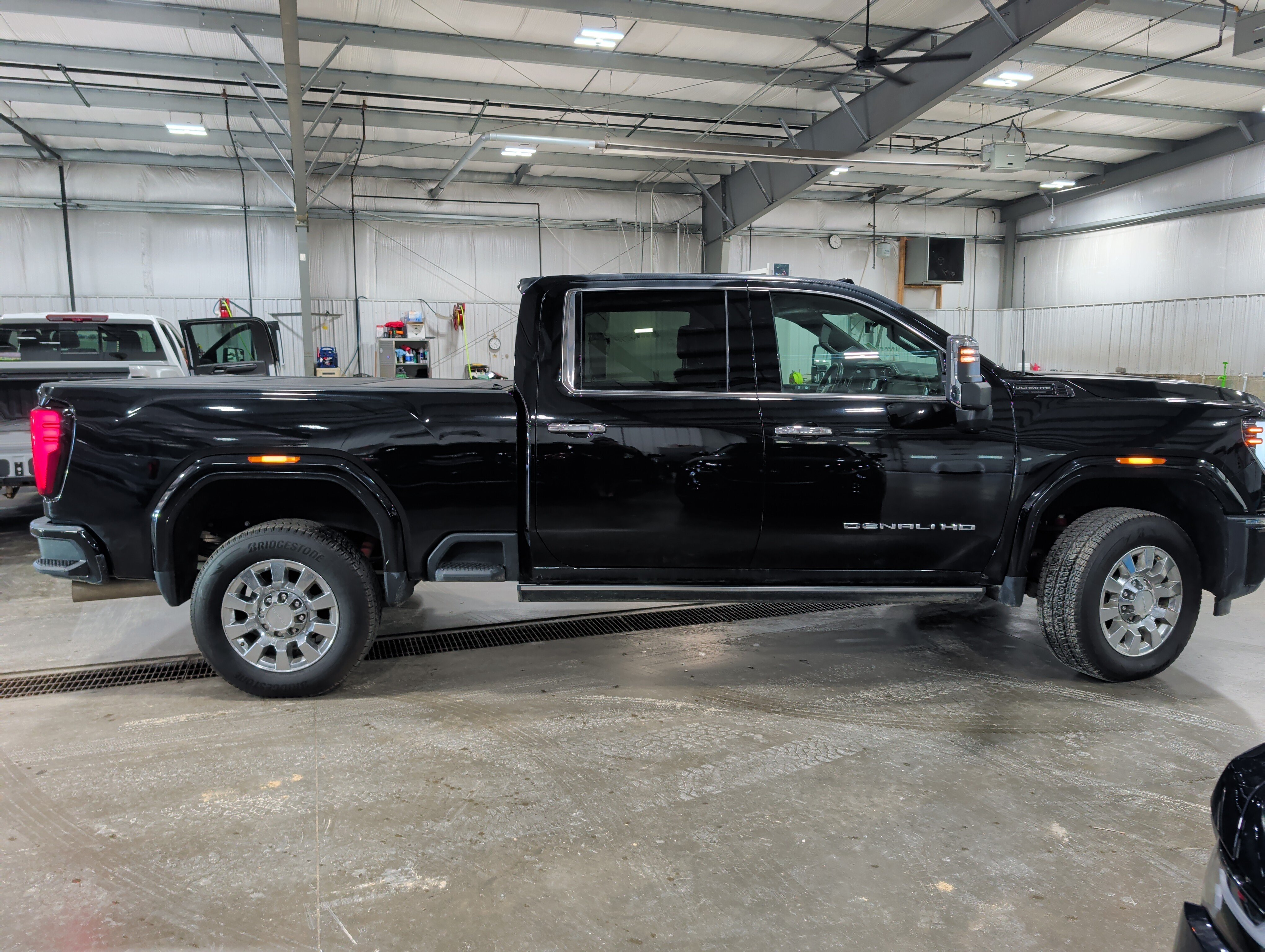 Used 2024 GMC Sierra 3500 Denali Ultimate AWD/4WD image 2