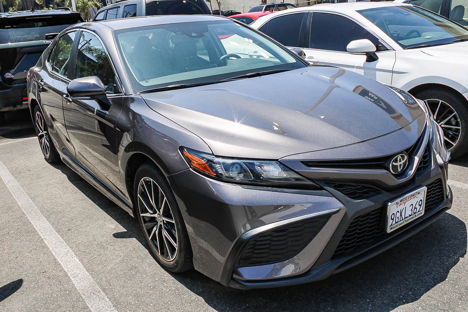 Used 2023 Toyota Camry SE FWD image 3