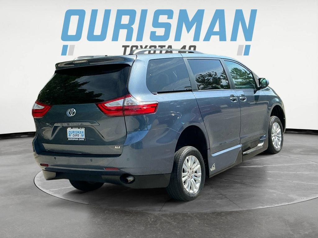 Used 2017 Toyota Sienna XLE Premium FWD image 7