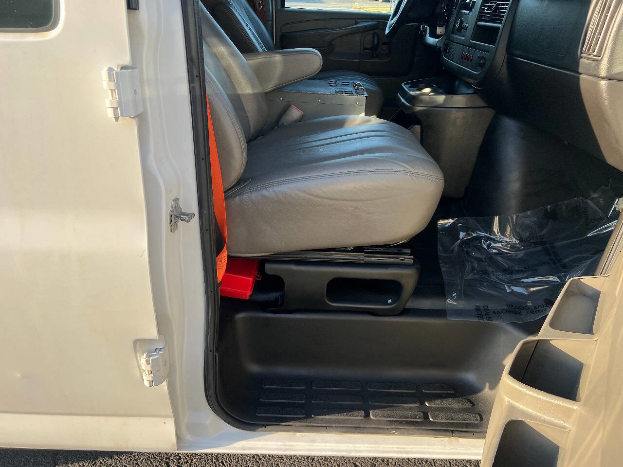 Used 2014 Chevrolet Express 2500 image 30