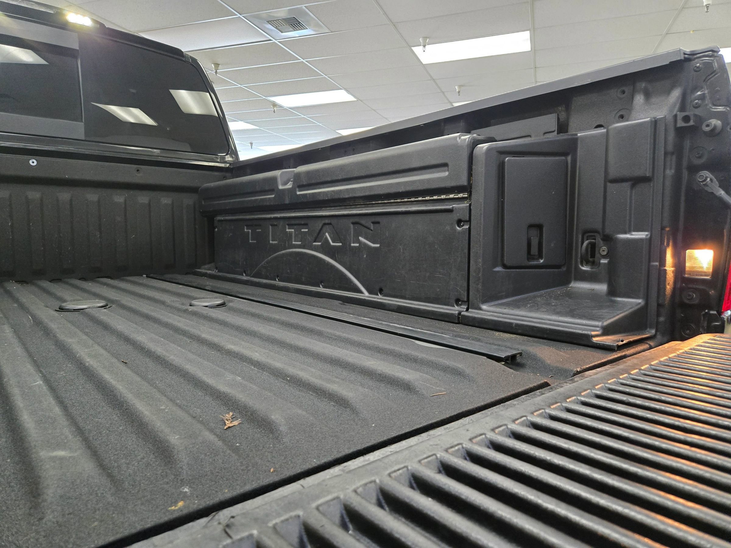 Used 2016 Nissan Titan PRO-4X w/ Pro-4x Convenience Package AWD/4WD image 19