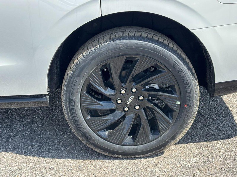 New 2026 Lincoln Navigator Reserve w/ Jet Appearance Package AWD/4WD image 9