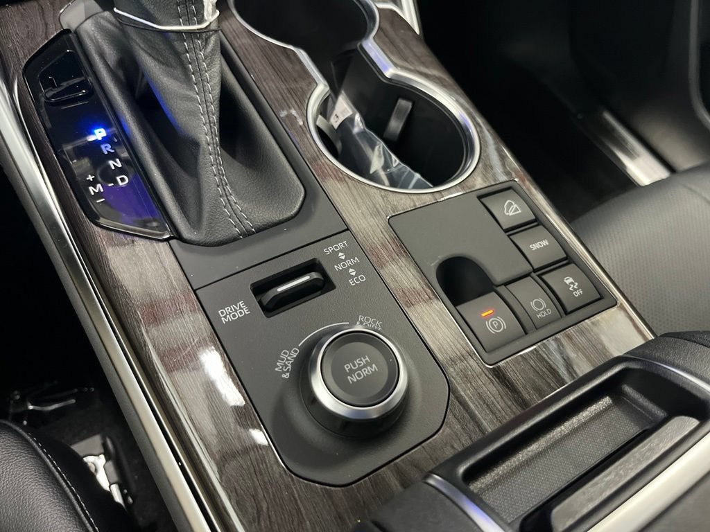 New 2026 Toyota Highlander Limited AWD/4WD image 16