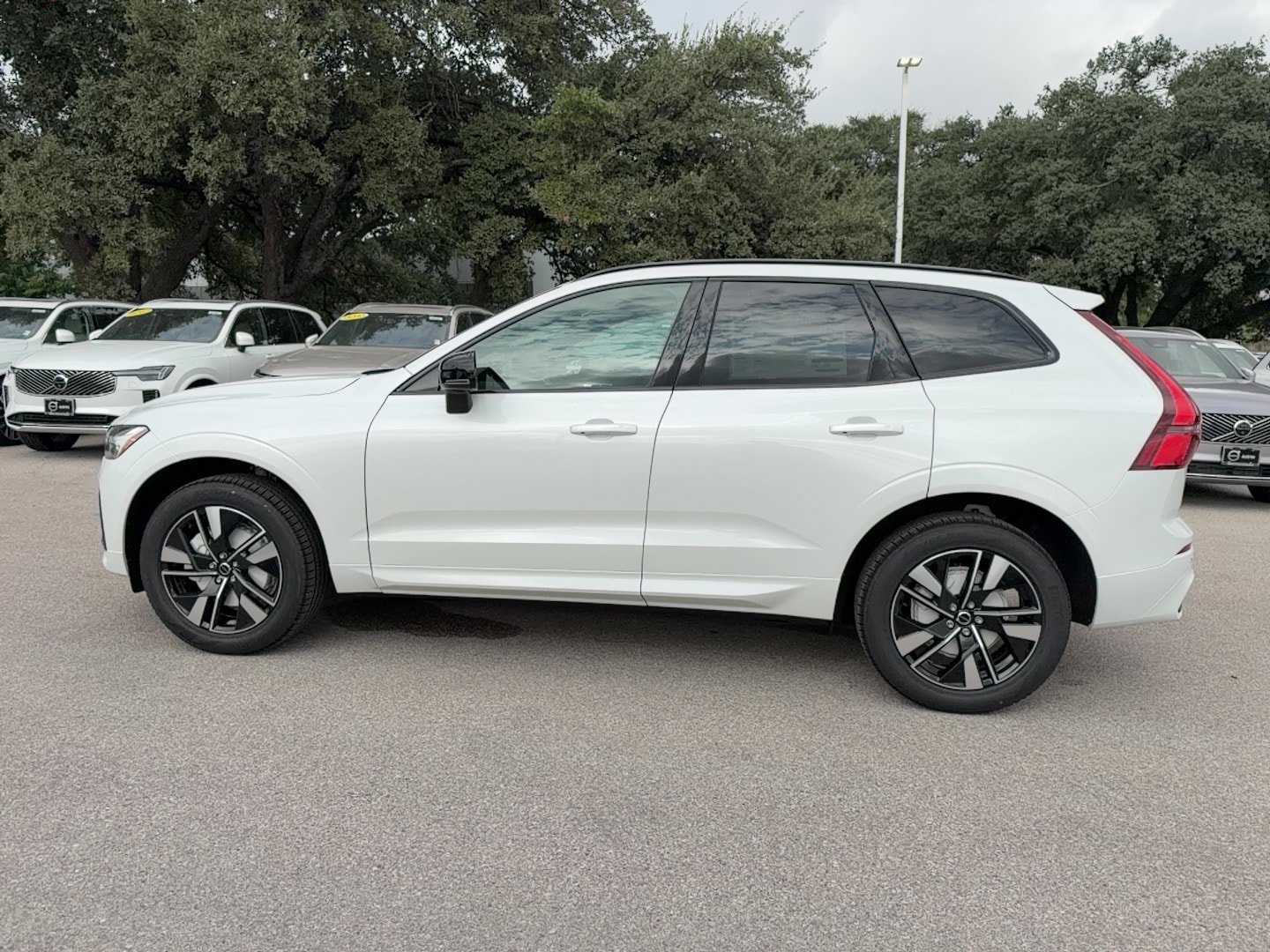 New 2027 Volvo XC60 B5 Core AWD/4WD image 3