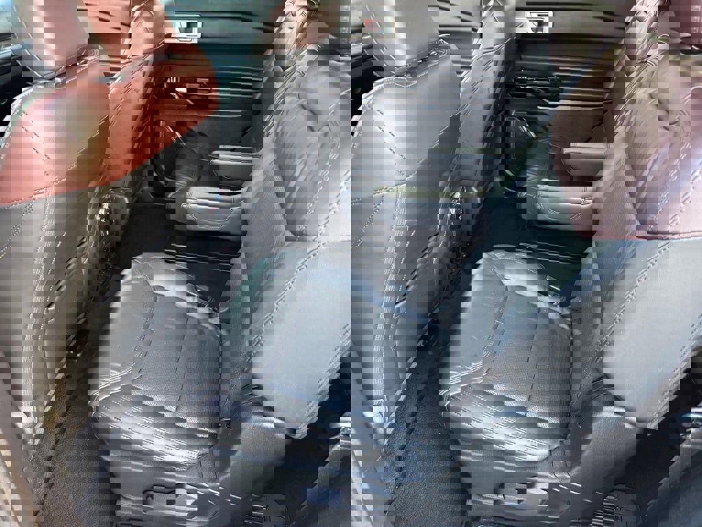 Used 2022 Ford Explorer Platinum w/ Equipment Group 601A image 11