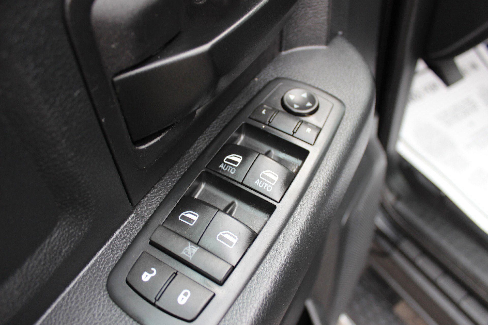 Used 2016 RAM 1500 ST w/ SXT Appearance Group AWD/4WD image 15