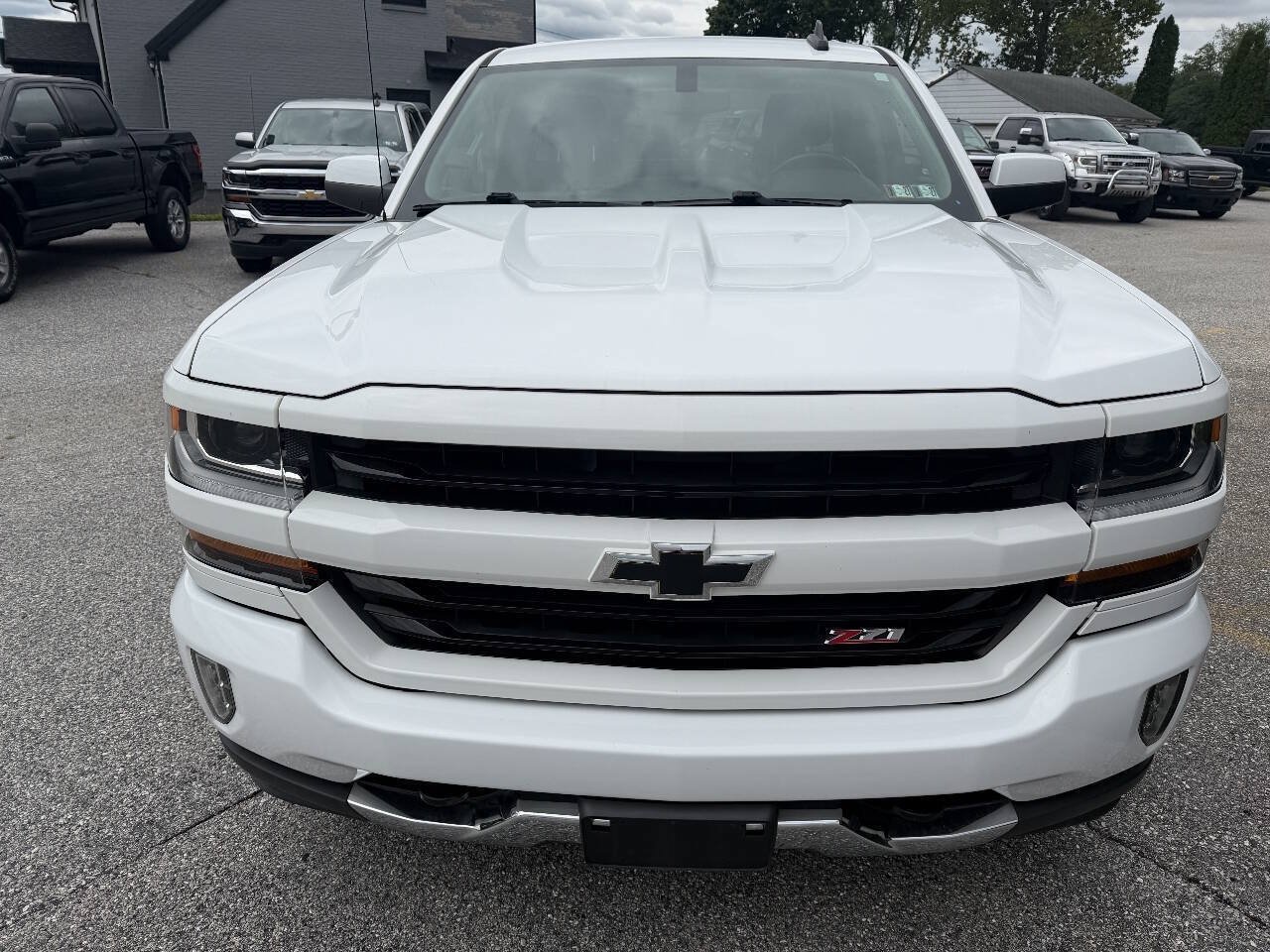 Used 2018 Chevrolet Silverado 1500 LT w/ All Star Edition AWD/4WD image 3