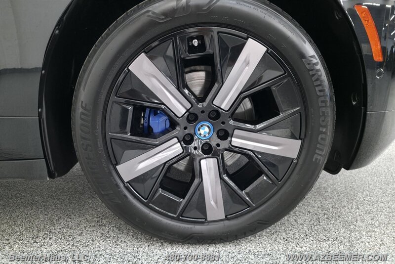 Used 2024 BMW iX xDrive50 w/ Premium Package AWD/4WD image 14