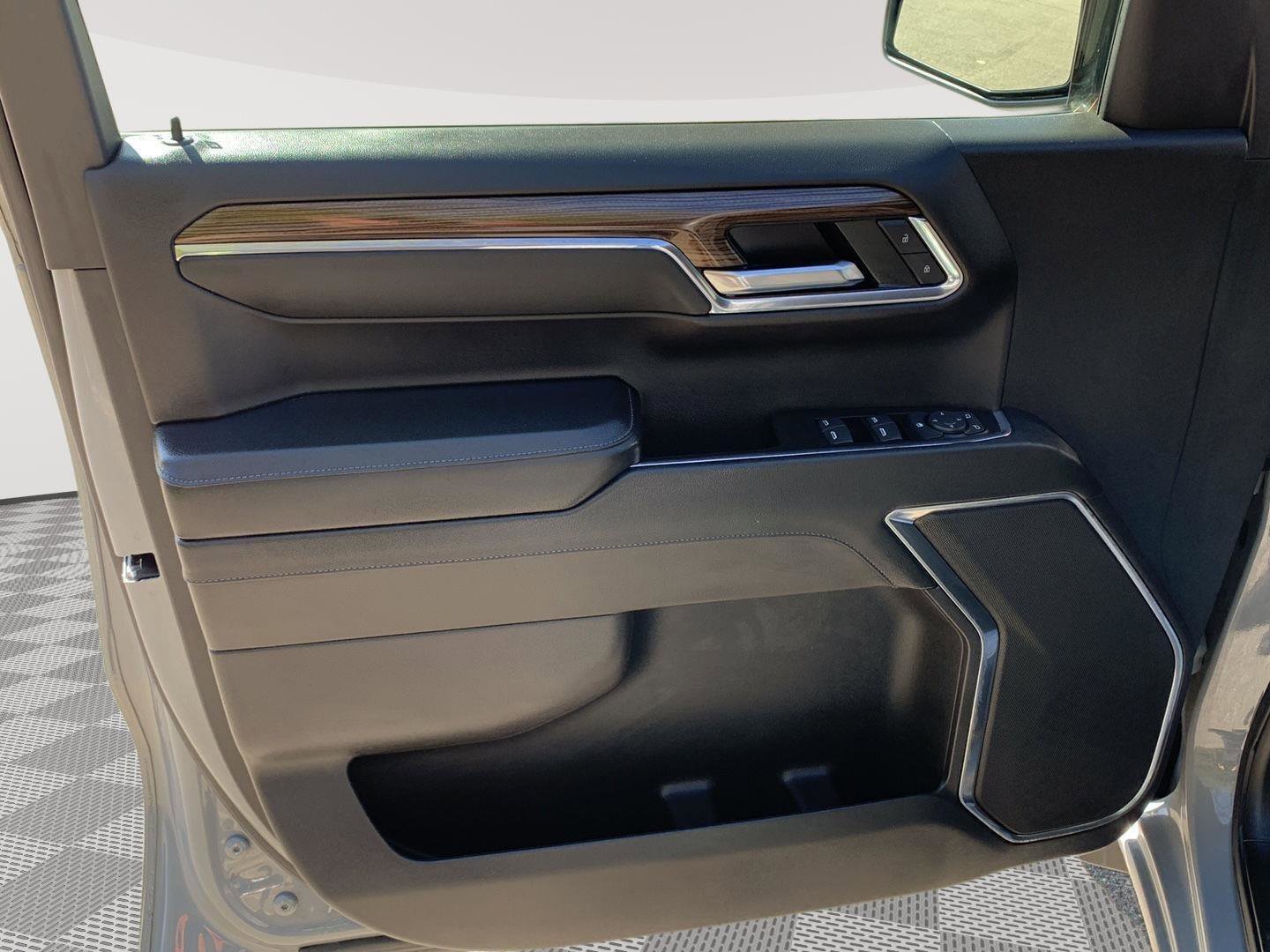 Used 2024 Chevrolet Silverado 1500 LT image 14