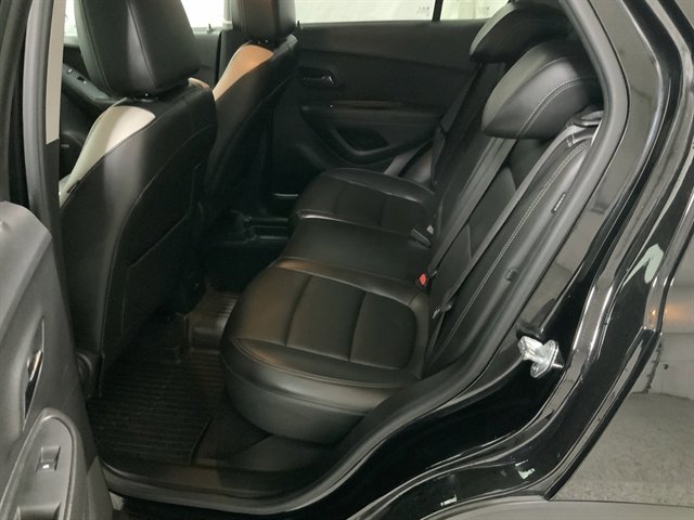 Used 2019 Chevrolet Trax Premier w/ Midnight Edition AWD/4WD image 18