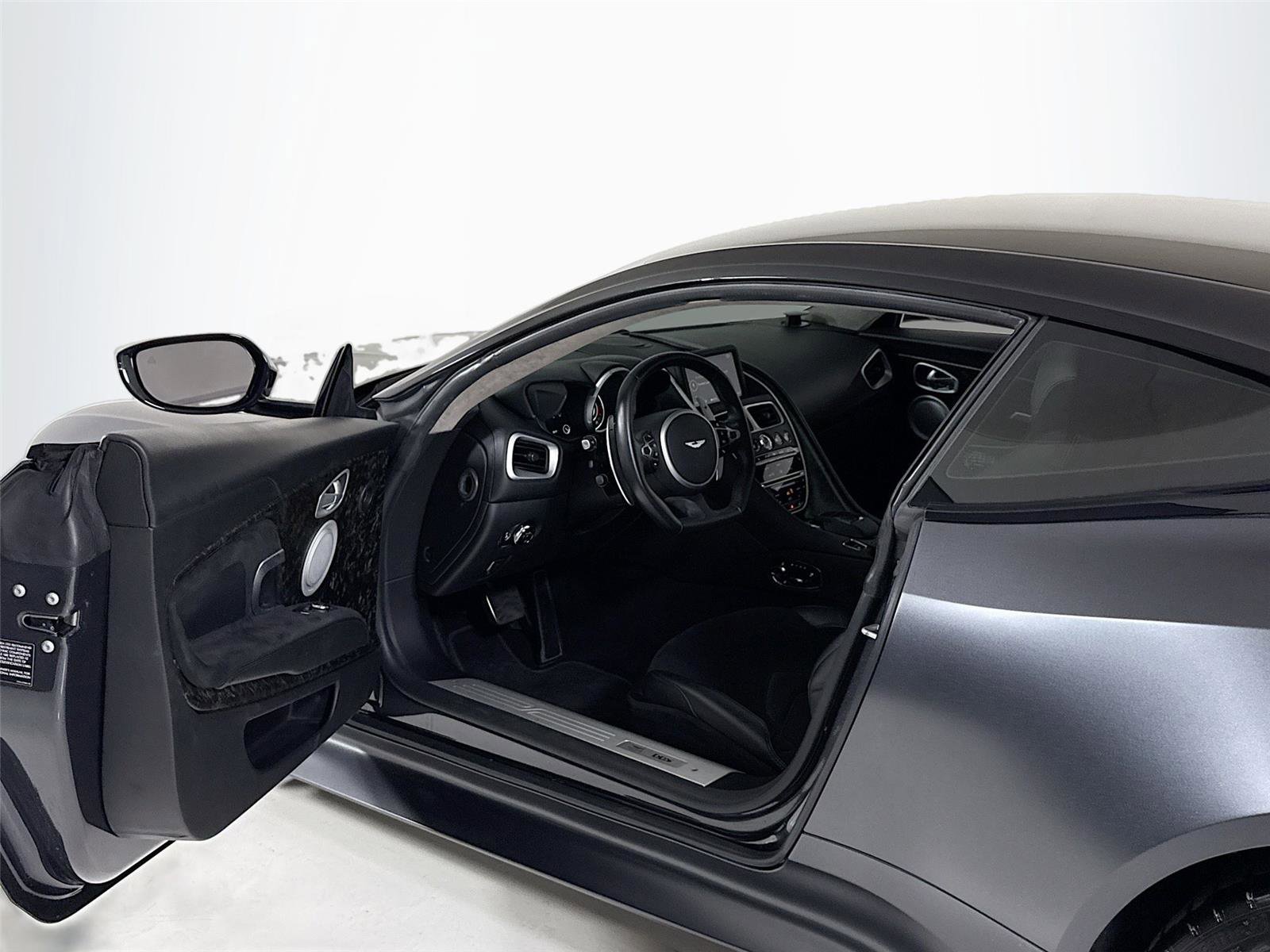 Used 2019 Aston Martin DBS Superleggera RWD image 13