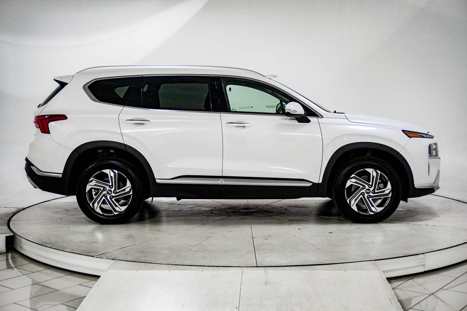 Used 2022 Hyundai Santa Fe SEL w/ Convenience + Premium Package AWD/4WD image 10