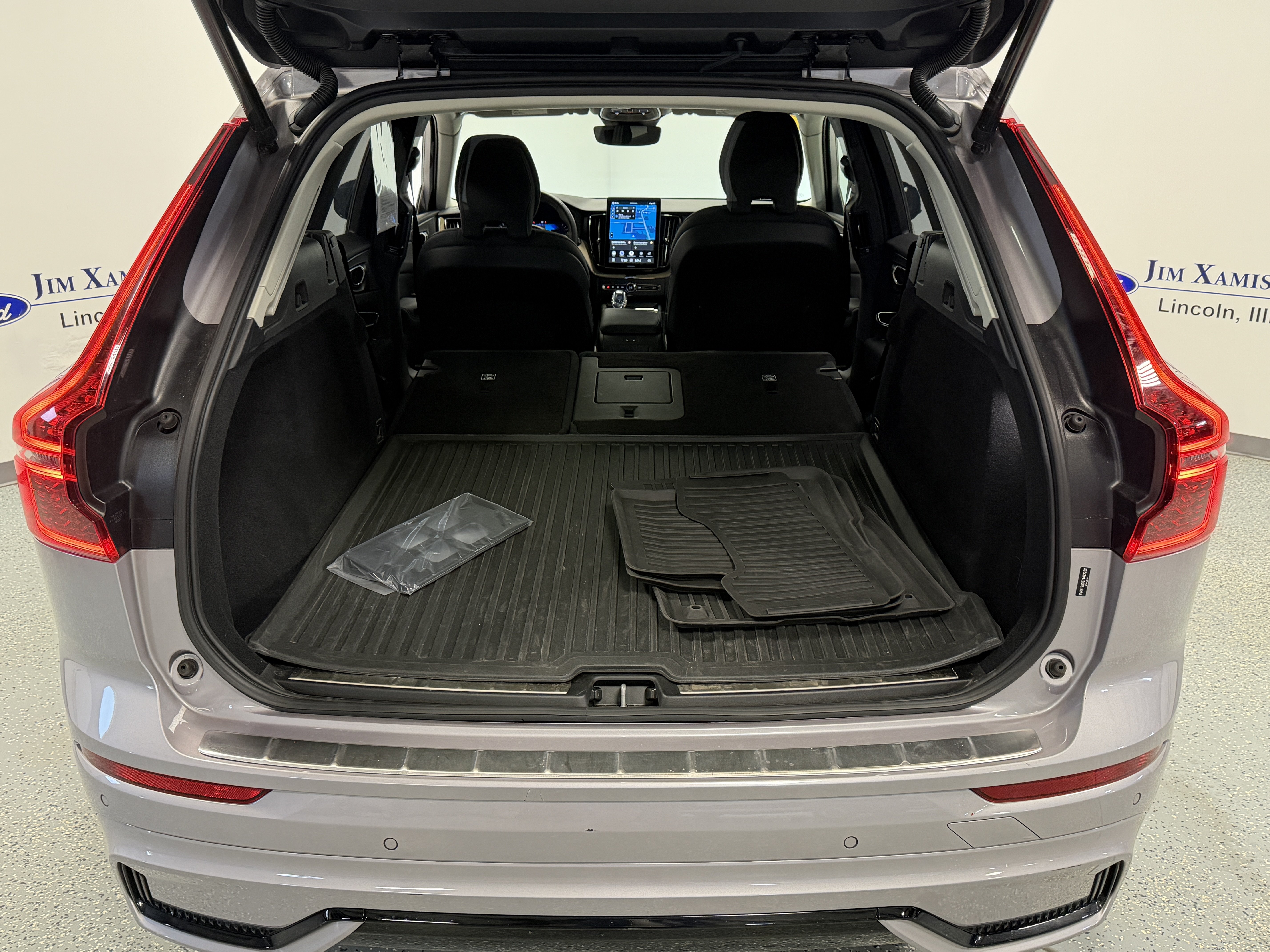 Used 2026 Volvo XC60 B5 Plus AWD/4WD image 26