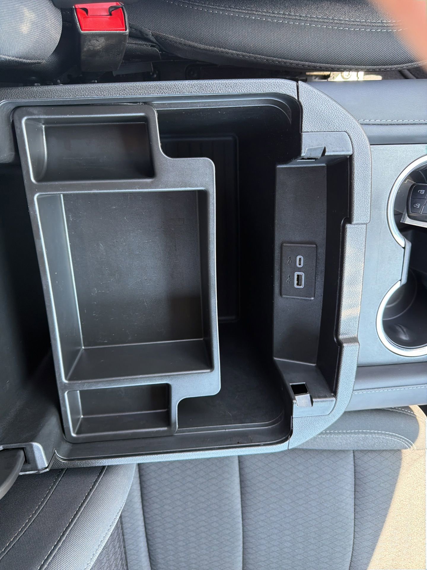 Used 2023 GMC Yukon SLE w/ Gmc Pro Safety Plus Package RWD image 36