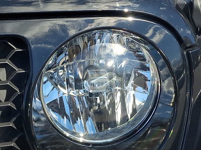 Used 2024 Jeep Wrangler Sport S image 9