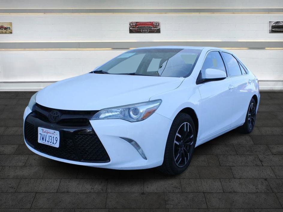 Used 2017 Toyota Camry SE image 3