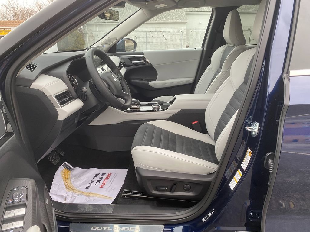 New 2026 Mitsubishi Outlander SE image 12