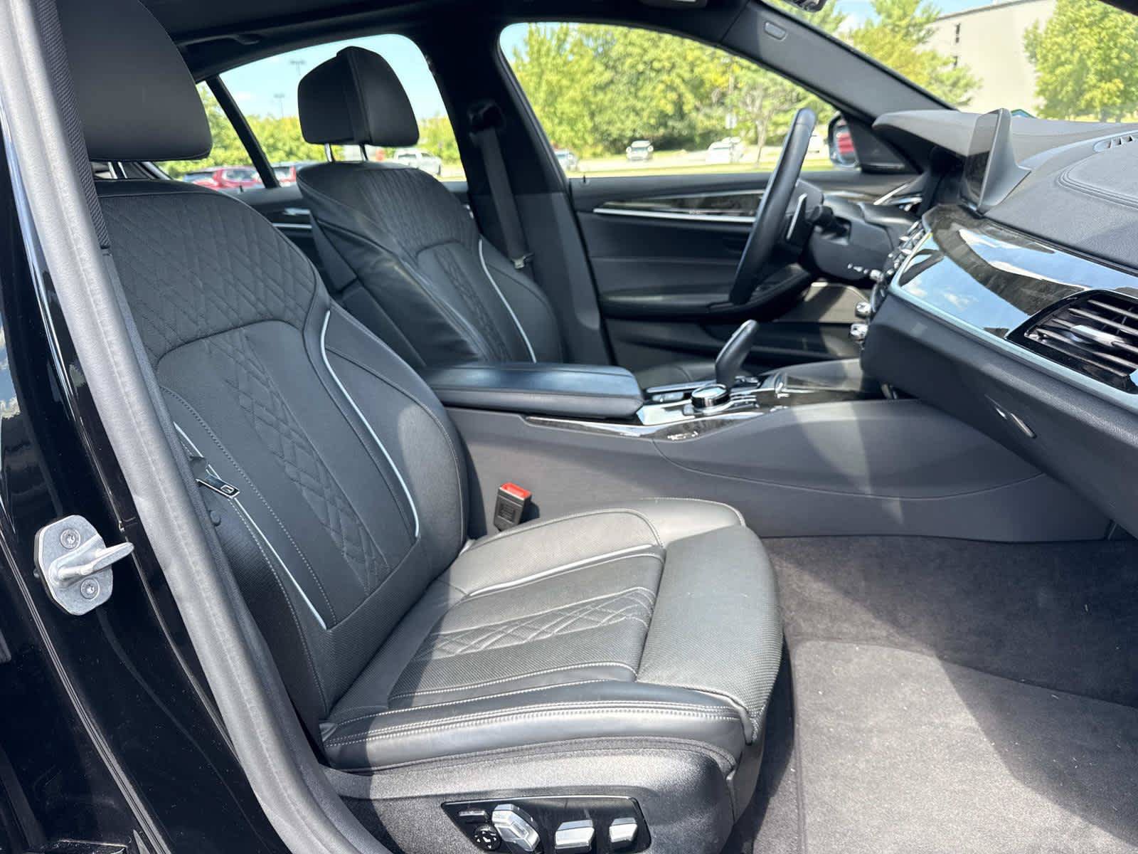 Used 2020 BMW M550i xDrive w/ Dynamic Handling Package AWD/4WD image 16