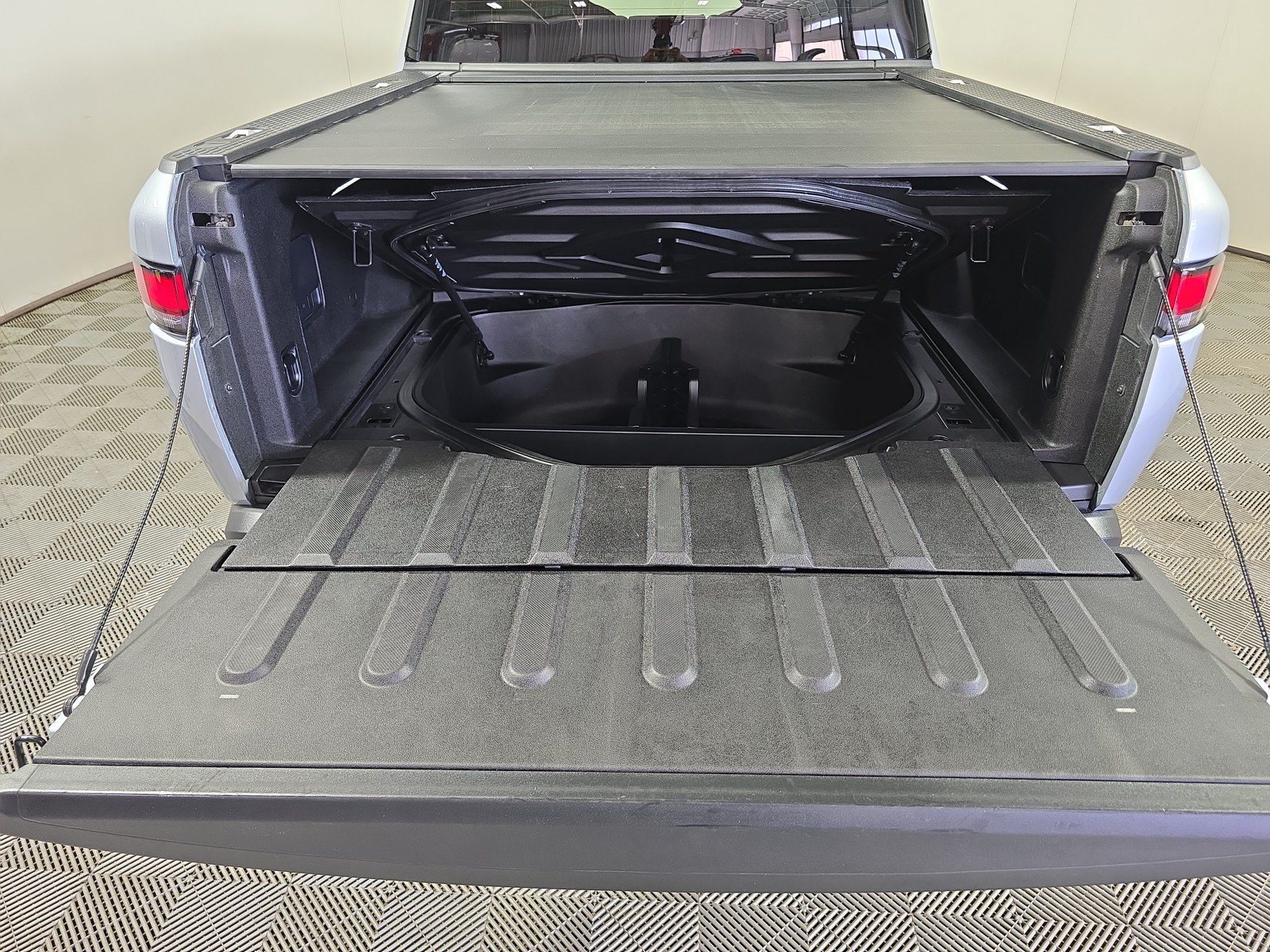 Used 2024 Rivian R1T Adventure AWD/4WD image 15