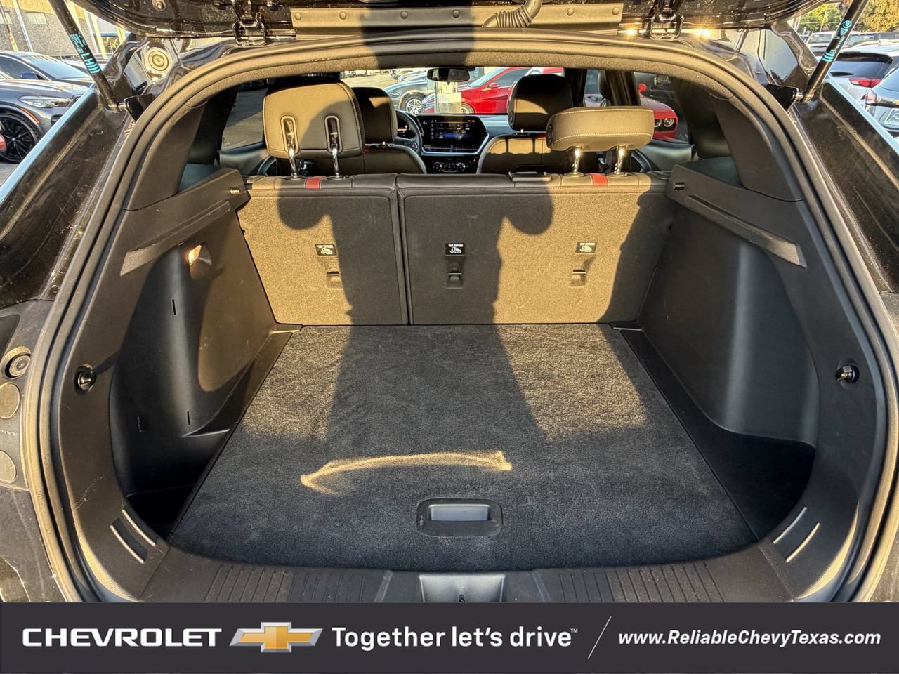 Used 2025 Chevrolet Trax RS w/ Sunroof Package FWD image 31