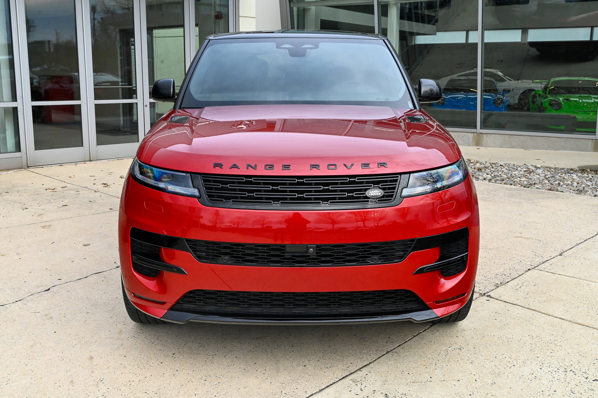 Used 2025 Land Rover Range Rover Sport Dynamic SE image 2