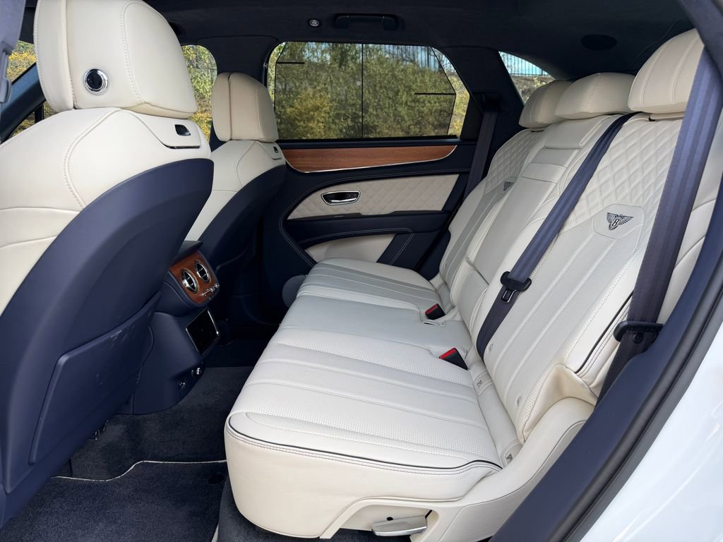 Used 2023 Bentley Bentayga image 34