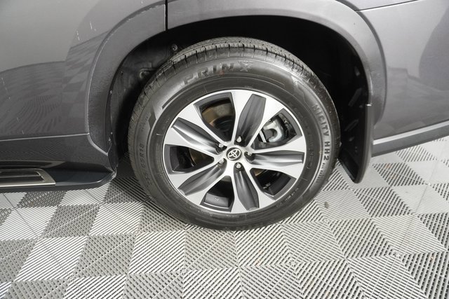 Used 2021 Toyota Highlander XLE image 18