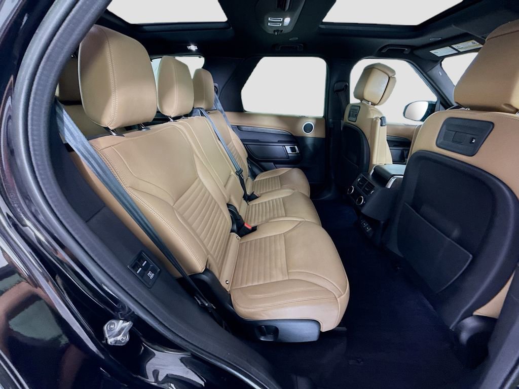 Used 2023 Land Rover Discovery Metropolitan Edition image 23