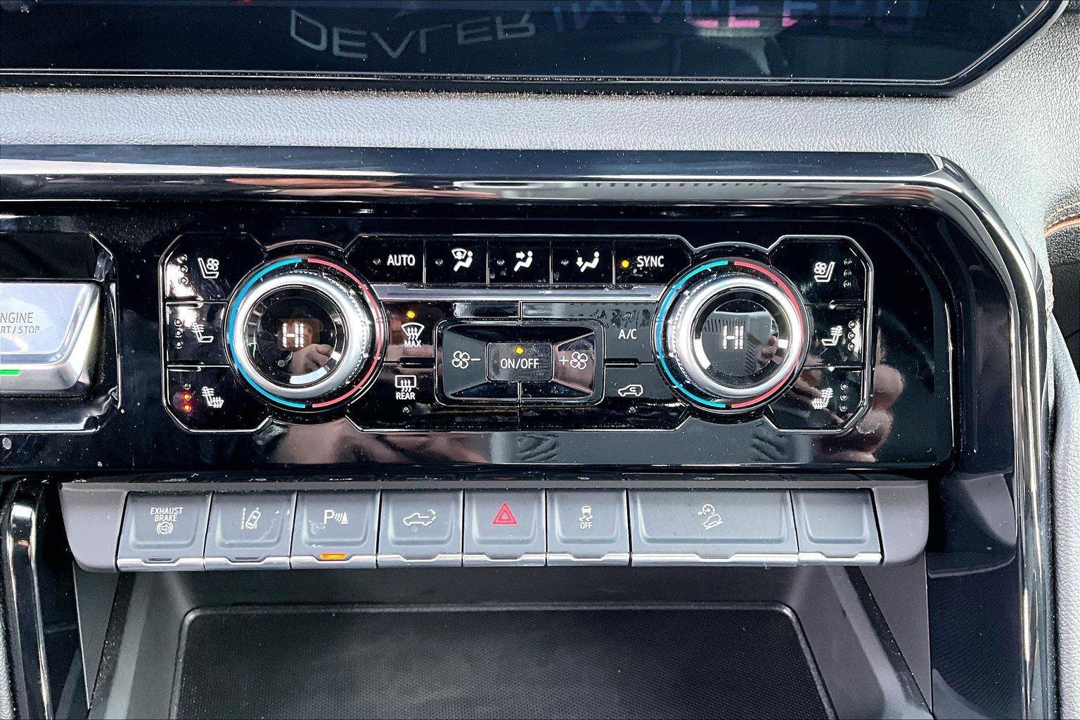 Used 2025 GMC Sierra 3500 AT4 w/ AT4 Premium Plus Package image 39