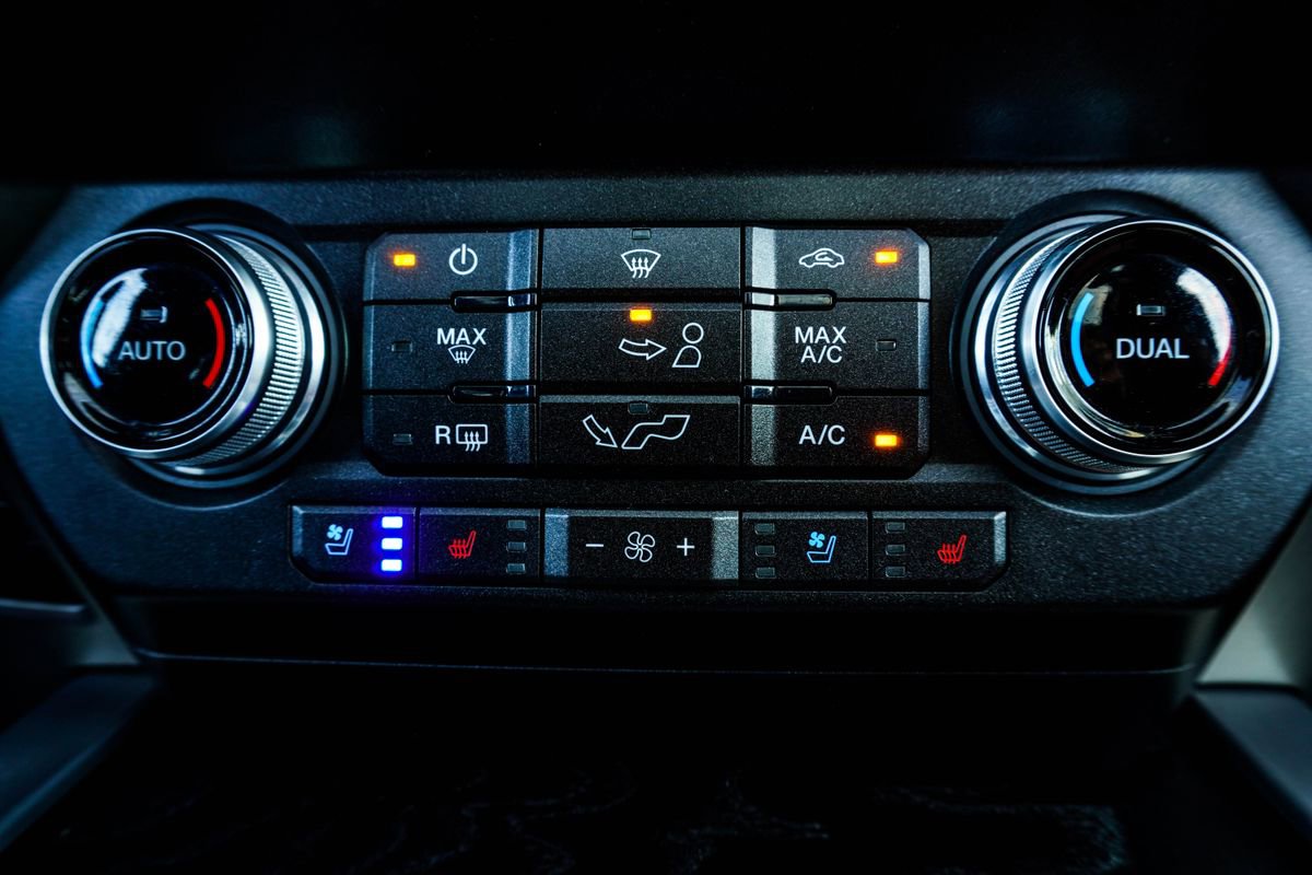 Used 2019 Ford F150 Platinum w/ Equipment Group 701A Luxury image 23